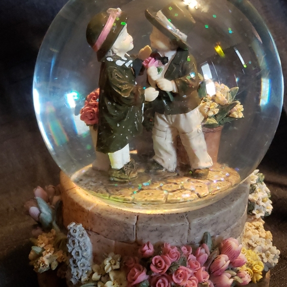 Kim Anderson 'Forever Young' Music Box Snow Globe - Picture 4 of 8